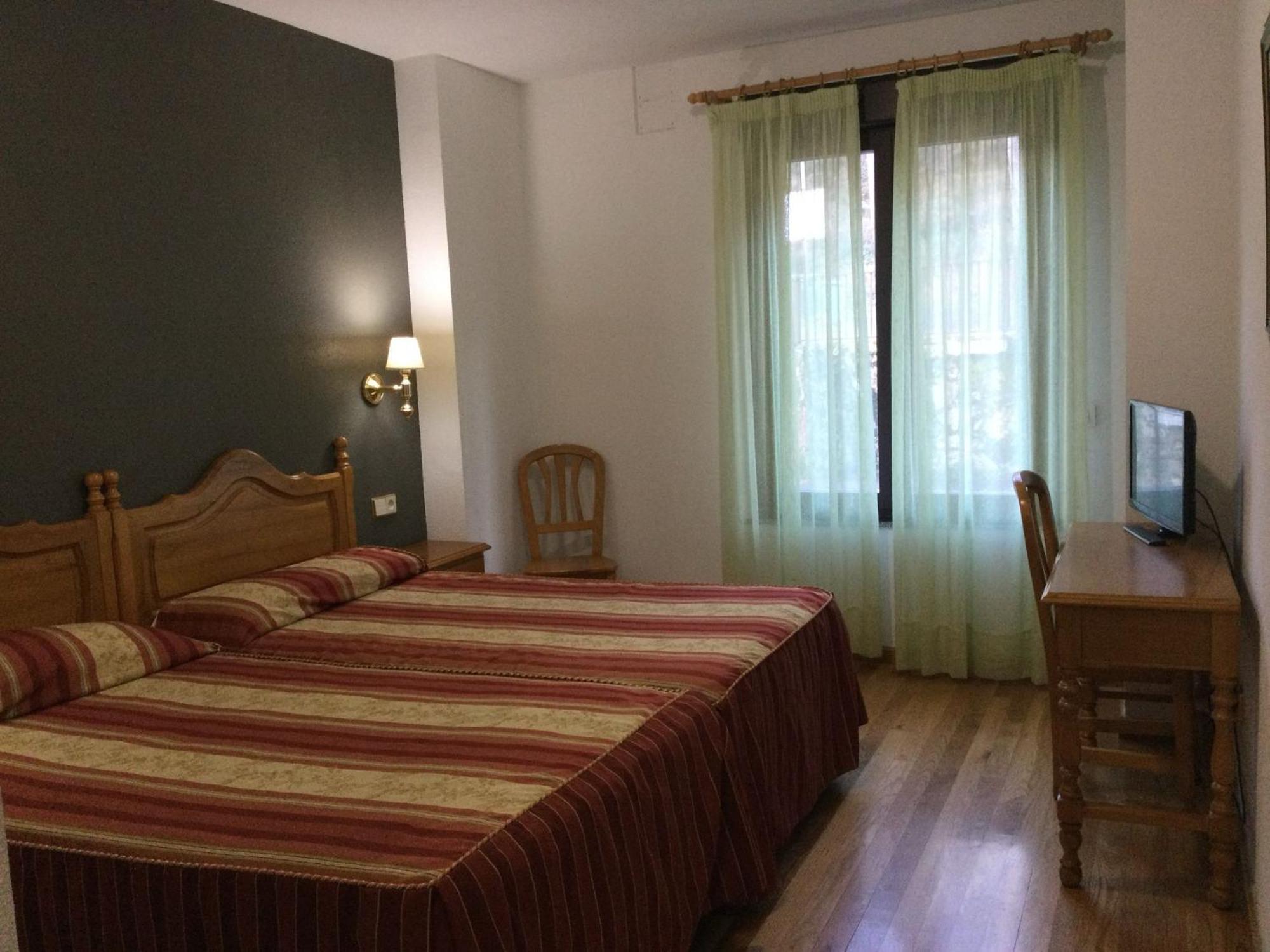 Hotel Cinco Castanos Канделарио Экстерьер фото