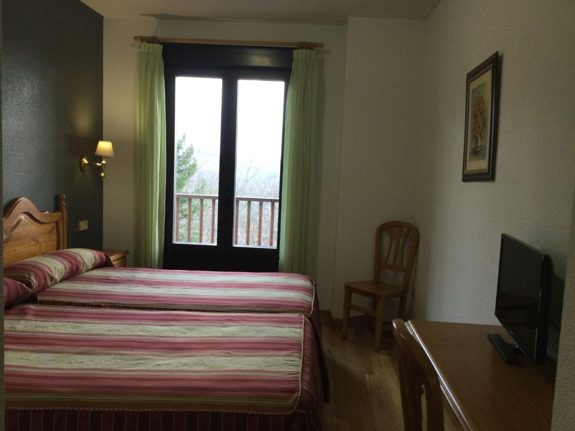 Hotel Cinco Castanos Канделарио Экстерьер фото